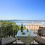 Apartament Ella *